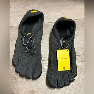 Water shoes size 9.5/10, new with Tag, gray